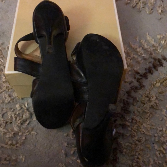 Michael Kors Penelope X-Strap Leather Heel - Picture 3 of 3